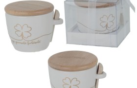 Zuccheriera ceramica bianca con decoro color oro lucido,coperchio e cucchiaio di  legno.Compreso di scatola PVC e nastro organza