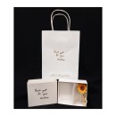 Scatola cartoncino con divisorio,compreso fiore,scatola pvc e shopper.MIS.12X10 H5CM