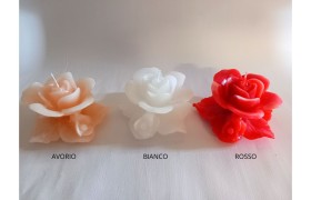 Candela a forma di rosa con bocciolo laterale.DIAM.10 H.6CM