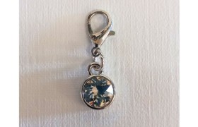 Charms metallo con punto luce bianco.MIS.1CM