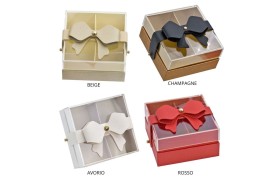 Scatola cartone e plexi con fiocco similpelle e  divisorio.MIS.10X10X 5 CM