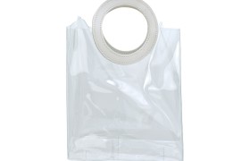 Busta in PVC trasparente con manico in similpelle bianco.MIS.24,5 X 12,5 H.27 CM
