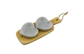 Antipastiera base legno e ciotole cuore ceramica bianca.MIS.BASE LEGNO 22X8,5CM- MIS.CIOT. 8X8 H2,5CM