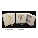 Scatola cartoncino con scomparto interno e ciondolo in ottone bagno argento.MIS.10X10 H3,5CM MADE IN ITALY