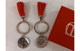 P/chiavi in ottone bagno argento LAUREA con nappa in similpelle e scatola DIAM.2,5 CM il ciondolo.MADE IN ITALY