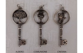 Ciondolo chiave in ottone bagno argento.DIAM.2,5CM H.7CM MADE IN ITALY