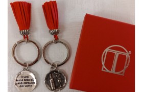 P/chiavi in ottone bagno argento LAUREA IN ENOLOGIA con nappa similpelle e scatola DIAM.2,5 CM solo il ciondolo  MADE IN ITALY
