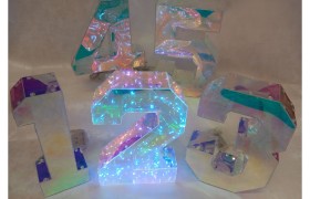 Numeri in PVC cangiante con luci led.H.25CM