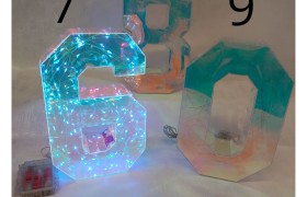 Numeri in PVC cangiante con luci led.H.25CM