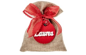 Sacchetto tessuto grezzo con applicazione legno LAUREA e fiocco rosso.MIS.10X12CM