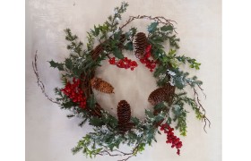 Ghirlanda natalizia con bacche rosse e pigne.DIAM.36CM