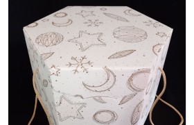 Scatola esagonale cartoncino  decoro universo e manici corda.MIS.30X30 H24CM