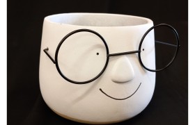 Portavaso ceramica opaca,viso con occhiali.DIAM.17 H15CM