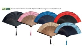 Ventaglio in tessuto e manico in bamboo.Diam 42CM