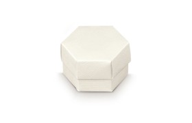 Scatola esagonale in cartoncino, fondo e coperchio , colore seta bianco.Mis.6x4cm