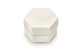 Scatola esagonale in cartoncino, fondo e coperchio , colore seta bianco.Mis.8x5,5cm