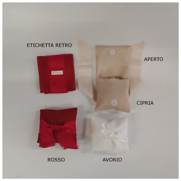 Bustina raso con nastro sfrangiato.MIS.9X9CM