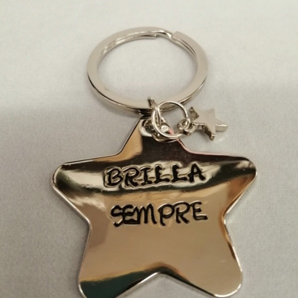 P/chiavi acciaio stella con scritta.MIS 4,2X4,2CM