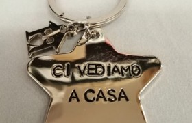 P/chiavi acciaio stella con scritta.MIS 4,2X4,2CM