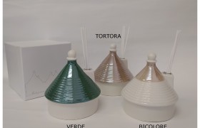 Profumatore ceramica lucida,compreso di scatola e bastoncini.MIS.9,2XH 11,5CM