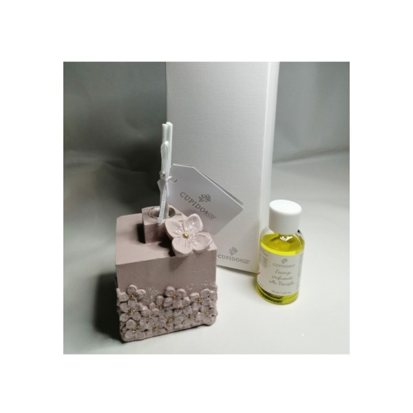 Diffusore in poliresina ,profumo e scatola compresi.MIS.7X8CM