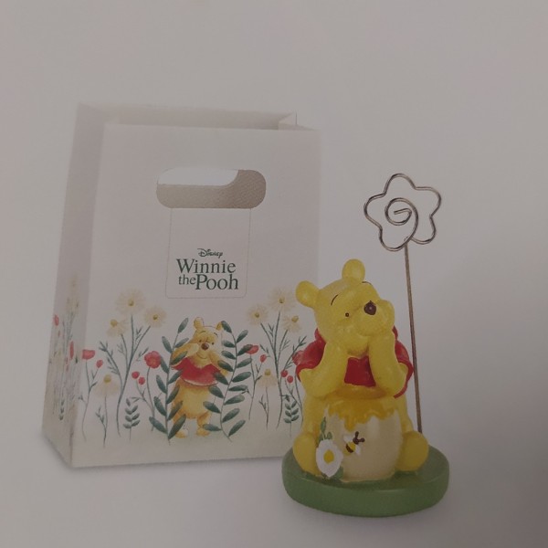 Segnaposto Winnie the Pooh in poliresina,scatola shopper compresa.H 5,5 /9,7CM