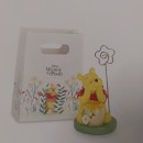 Segnaposto Winnie the Pooh in poliresina,scatola shopper compresa.H 5,5 /9,7CM