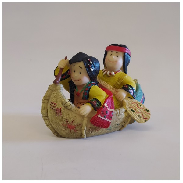 Coppia indiani su canoa in resina .MIS.12X9 CM
