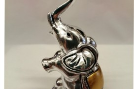 Elefante resina argentata .H 9,5CM
