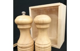 Sale e pepe legno con scatola.H 11,5CM