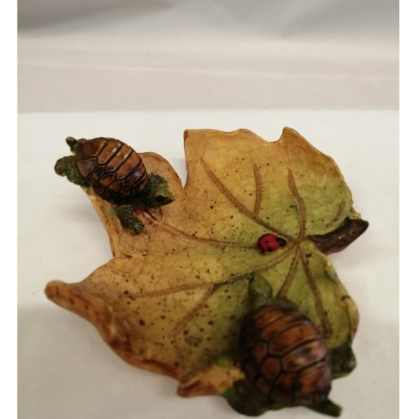 Foglia resina con tartarughe e coccinella.MIS.9X9 CM