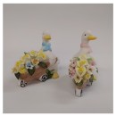 Soggetto in porcellana con fiori.MIS.10X8CM
