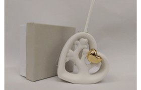 Profumatore resina opaca con cuore oro,bastoncini e scatola compresi.MIS.9X9 CM