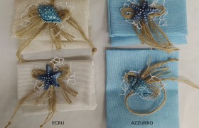 Busta tessuto con applicazione ceramica fiocco corda e pizzo.MIS.12X9 CM