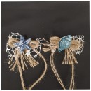 Applicazione ceramica con fiocco corda e pizzo.ASS.2 MIS. 5x3 CM (conch.) 4x4CM(stella)