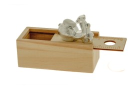 Vespa in resina argentata su box legno.MIS.11X H7CM