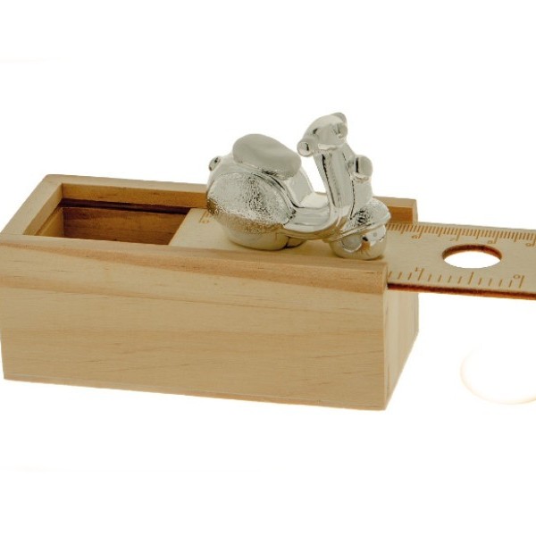 Vespa in resina argentata su box legno.MIS.11X H7CM