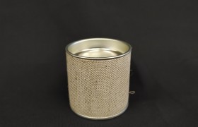 Scatola di cartone rivestita con fondo e coperchio metallo.DIAM.5X H5CM