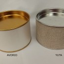 Scatola di cartone rivestita con fondo e coperchio metallo.DIAM.8X H5,5CM