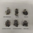 Ciondoli soggetti laurea in ottone bagno argento.H 2CM CM MADE IN ITALY