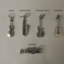 Ciondoli strumenti musicali in ottone bagno argento.H3,5 CM MADE IN ITALY