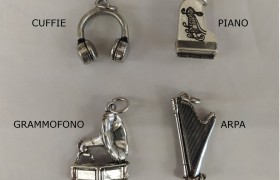 Ciondoli strumenti musicali in ottone bagno argento.H 3CM MADE IN ITALY