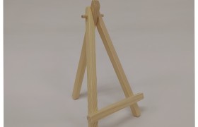 Cavalletto tre piedi in legno di abete.MIS.9X16CM