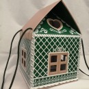 Scatola verde forma casetta con manici corda.CM20x20 H18
