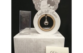Angelo resina con dedica e sonaglio. Completo di scatola, certificato e scatola pvc. CM 11.5x7 MADE IN ITALY