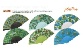 Ventaglio tessuto manico plastica.DIAM.43cm