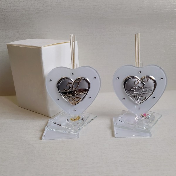 Profumatore vetro con placca a cuore,compreso di bastoncini e scatola.MIS.8x8cm