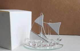 Veliero vetro e cristallo decoro bianco e strass ,scatola compresa.MIS.12x10cm