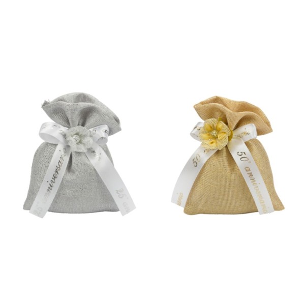 Sacchetto oro o argento con dettagli laminati oro. CM 10x13 (fiocchi e applicazione non compresa)