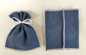 Sacchetto tessuto tipo denim con cuciture a vista. CM 10X12